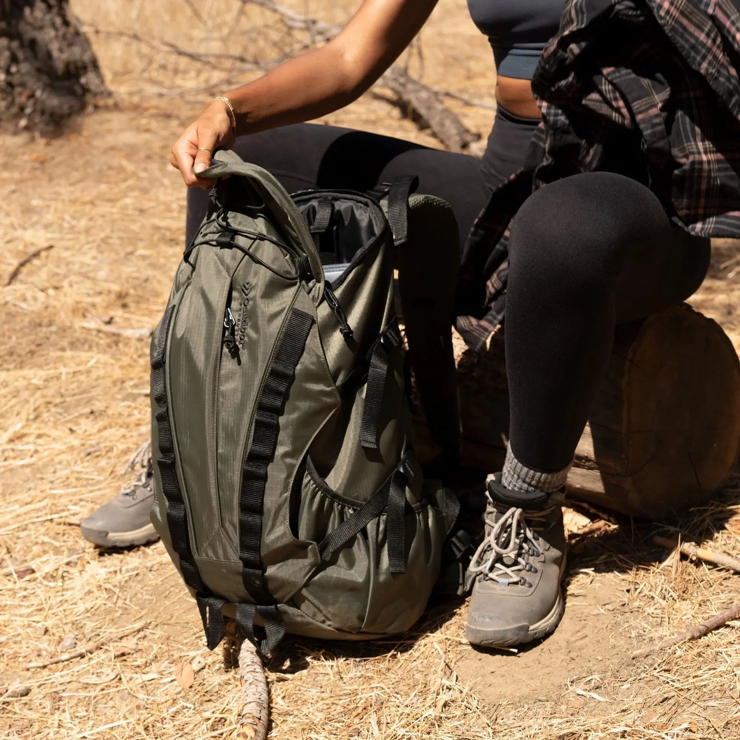 Green Hydration Backpack 28 Liter - 3L Reservoir with Internal Frame - Lightweight for Running Hiking & Outdoor Use